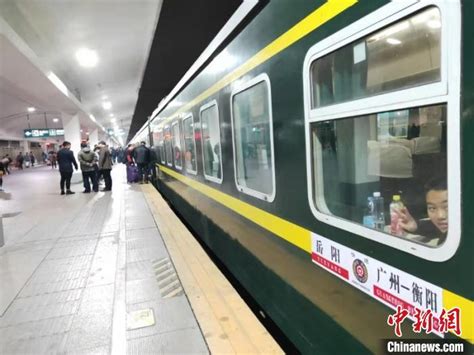 广铁春运首日首趟列车从广州开出