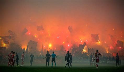 火光冲天烟雾弥漫！塞尔维亚杯决赛宛如战场-直播吧