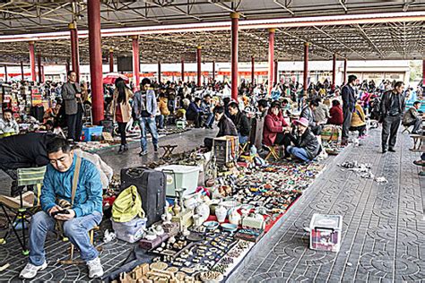 北京：潘家园旧货市场文玩夜市火力全开-人民图片网