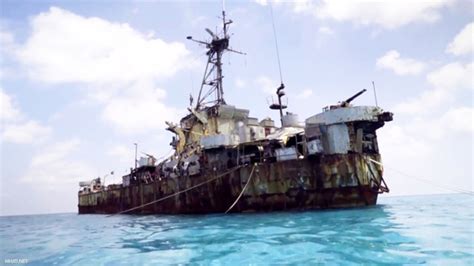 中方万吨拖船就位仁爱礁 菲律宾那艘破船，该被拉走了_军事频道_中华网