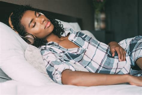 Listening to music before bed can actually help you beat insomnia ...