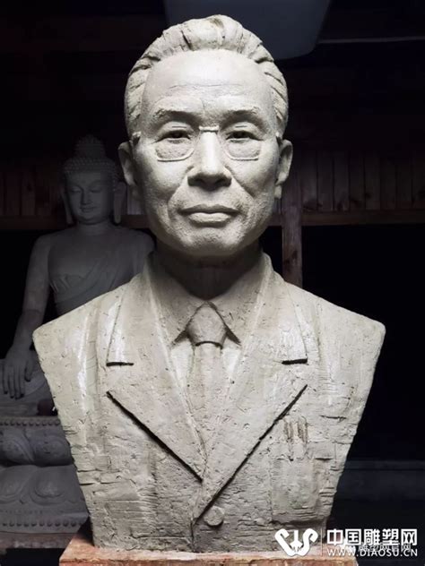 南京雕塑家李广玉为钟南山先生塑像 抖音获20余万赞 - 中国雕塑网