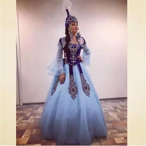 新疆哈萨克族服饰 男装实用女装艳丽