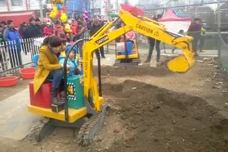 儿童挖掘机可坐可骑大号电动玩具车挖土机购机滑行车男女孩工程车