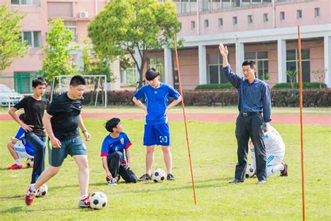 武汉市第一中学，两位体育特长生，“跑着跳着”进了清华|清华大学|孙佳豪|跳高_新浪新闻
