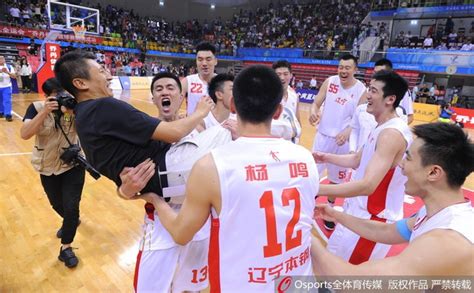 辽宁男篮夺冠奖金披露，主教练杨鸣赚翻了，郭艾伦去留或成大问题