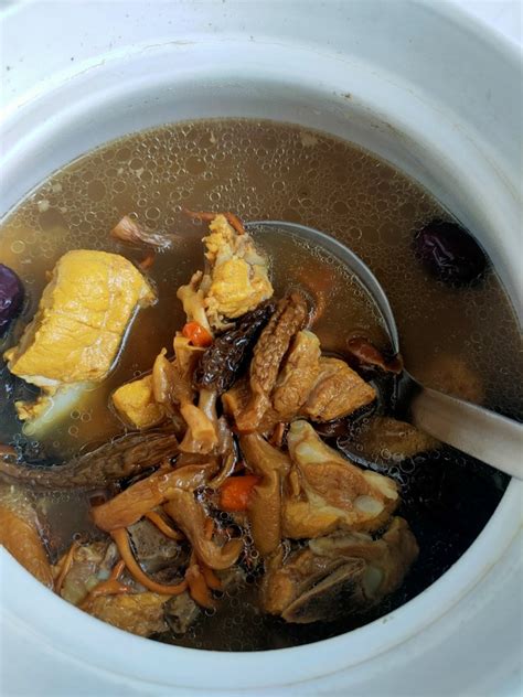 怎样煲菌汤，如何熬制鲜美的菌汤？