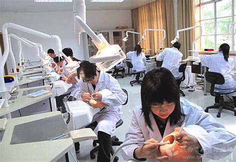 美国VCU牙科学生圆满结束在市口腔医院的实习_青岛频道_凤凰网