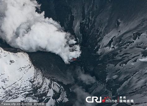 爆发中的艾雅法拉火山，冰岛 (© moodboard/Cultura/Getty Images) 壮丽的火山在积蓄许久以后，终于按耐不住，把 ...