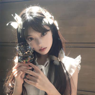 自信温柔女生头像