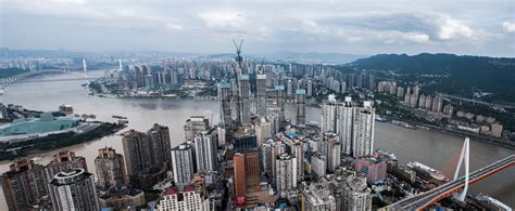 2024是欣赏重庆市夜景的最佳地点之一，由于是从半山腰俯瞰，所以可以看到整个重庆灯火辉煌的一幕，值得推荐游玩_南山一棵树观景台-评论-去哪儿攻略