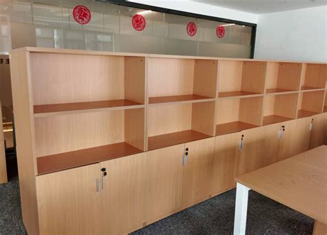 办公室文件柜木纹钢制铁皮柜资料档案柜书柜带锁玻璃矮柜储物柜子-阿里巴巴