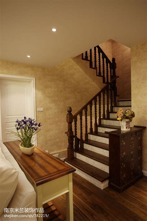 美式家装阁楼楼梯装修效果图 – 设计本装修效果图