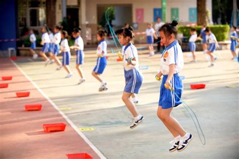体育课北京这所小学第一堂体育课，摘掉口罩先练眼神儿 体育课|首页