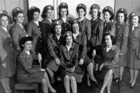 二战中苏联女兵为何选择穿裙子而不是裤子？原因很简单却辛酸|女兵|裙子|苏联_新浪新闻