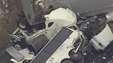 美国滨州发生致命交通事故 造成5人死亡60人受伤_凤凰网视频_凤凰网