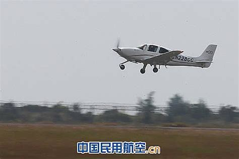 中航工业通飞首批三架西锐飞机首飞成功 - 中国民用航空网