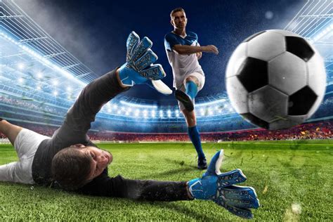 球形足球场上放着足球的概念图图片_蓝色背景上球形足球场上放着足球的概念图素材_高清图片_摄影照片_寻图免费打包下载