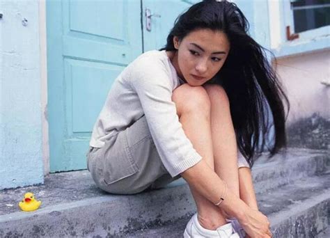 张柏芝14岁高清少女照曝光，自然美貌引热议，网友：美人天花板