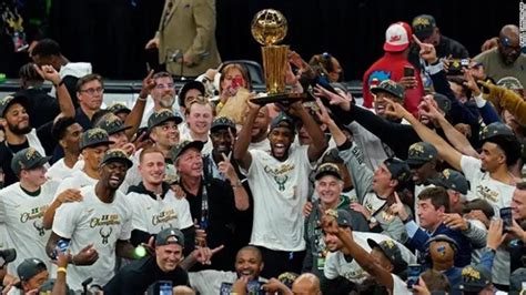 NBA勇士队总冠军戒指大赏 黄金钻石铸就第二冠
