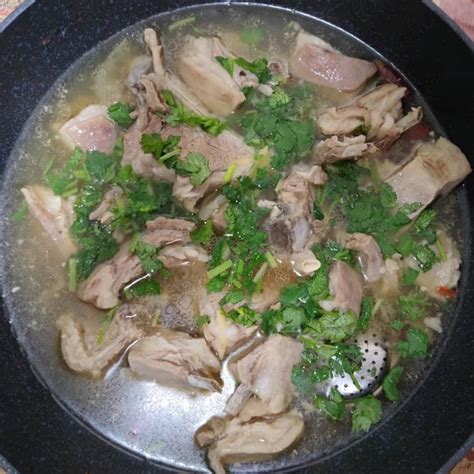 陕西人的冬天，一定是和一锅炖羊肉一起度过的，肉烂汤浓实在是香