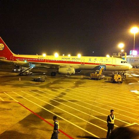 海南：国产大飞机C919亮相三亚机场-人民图片网
