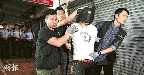 “我支持香港警察，你们可以打我了”