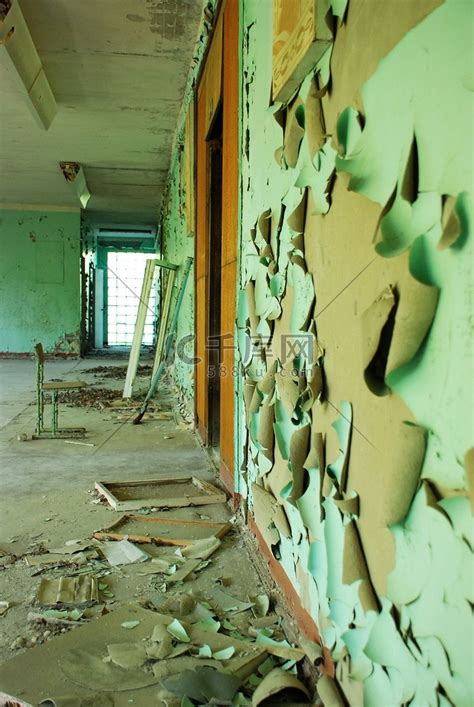 废弃的学校建筑摄影图片-废弃的学校建筑摄影作品-千库网