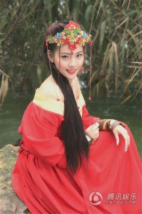 张嘉倪《三国热》图片 张嘉倪《三国热》图片