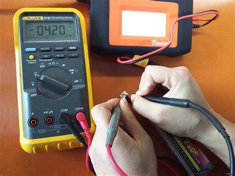 用万用表如何测家里的电流和电压