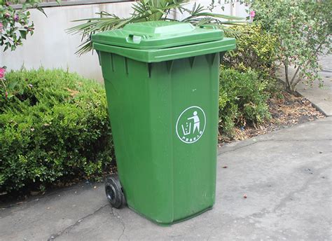 环卫垃圾桶_环卫垃圾桶户外加厚脚踏式带轮盖挂车240l分类塑料垃圾箱厂家 - 阿里巴巴