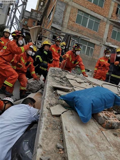 福州一民房倒塌 搜救人员全力搜索剩下的三个人_深圳热线