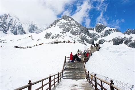 丽江的玉龙雪山值得去玩吗？