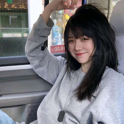 俏皮的温柔女生头像