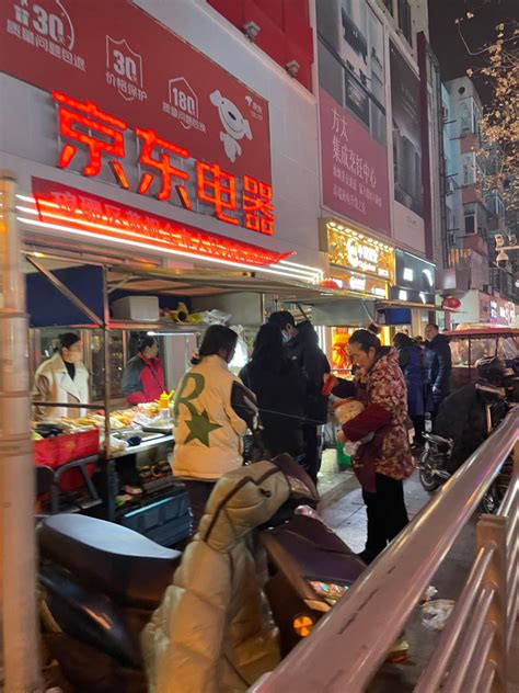游客建议南昌珠宝街改成步行街（图）-江西商报网-大江网（中国江西网）