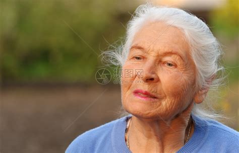 老年妇女高清图片下载-正版图片501463729-摄图网