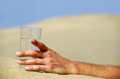 3类人不宜喝太多水，等口渴了再喝水，会更健康_凯迪网资讯
