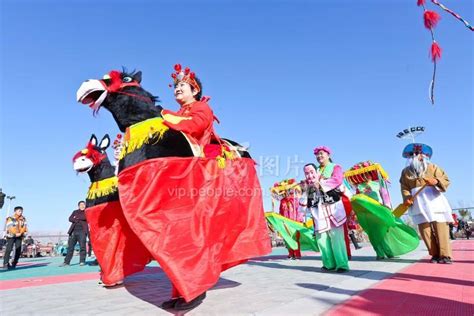 甘肃张掖：排练社火迎春节-人民图片网