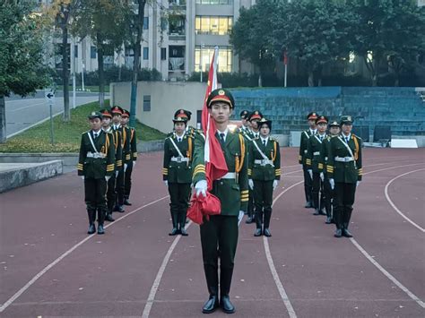 升旗仪式丨以奋斗姿态激扬青春，以进取精神不负国家-重庆财经学院