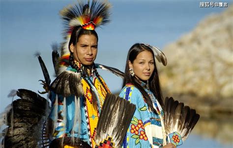 加拿大的原住民，与美国原住民相比，谁的生活更加幸福？_白人