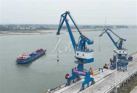 湖北襄阳港开辟首条近海跨国航线-人民图片网