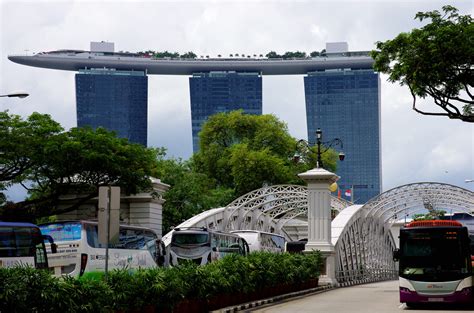 蓝天下的新加坡金沙酒店高清图片下载-正版图片500536663-摄图网