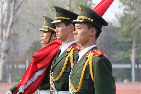 国旗护卫队：举办雷锋月主题活动升旗仪式-滁州职业技术学院-共青团