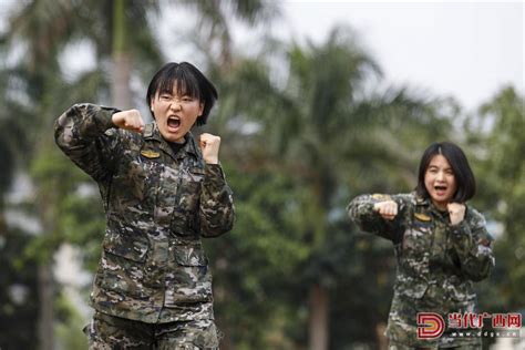 中国女兵新军装 图片 46k 400x600 中国女兵军装图片详细页面 第3张