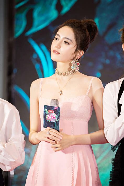 盘点粉红裙子的各种时尚穿搭【搭配精选】_风尚网|FengSung.com