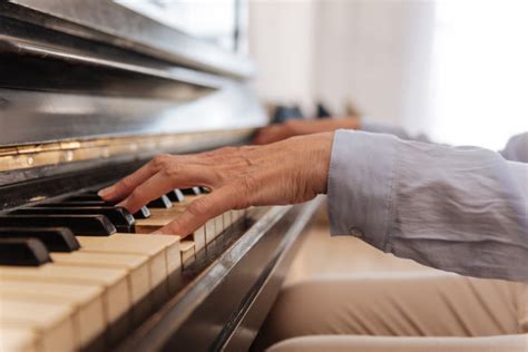 一群“另类”退休老人：钢琴，余生请多多指教_凤凰网