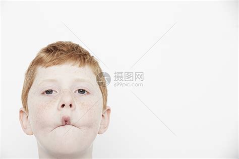 男孩做鬼脸高清图片下载-正版图片501846504-摄图网