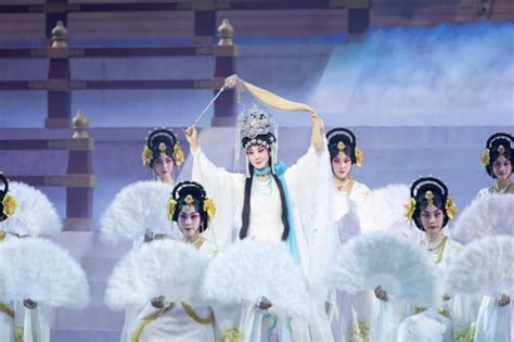上海文联-“粉墨之星”蓝天作客上海发布：越传统，越珍惜