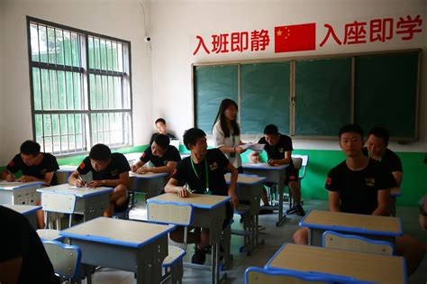 2017年9月25日《浙江新闻》：“我的教官是学长！”衢州学院让学生当教官 做得怎么样？