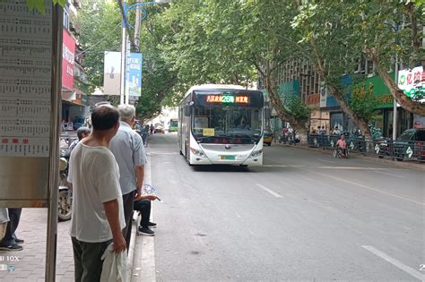 从南京南站坐地铁又坐公交车怎么去栖霞山省事不-